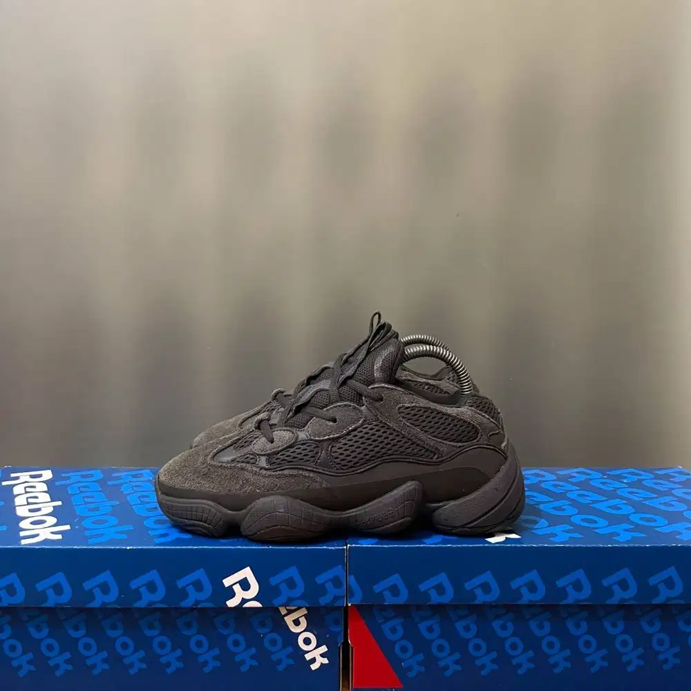 38 - Sepatu Adidas Bekas Second Adidas Yeezy 500 Utility Black Bekas S