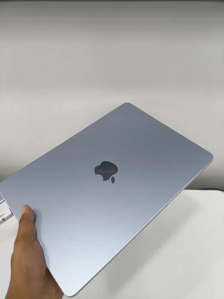 WTS macbook air M5 512 skyblue