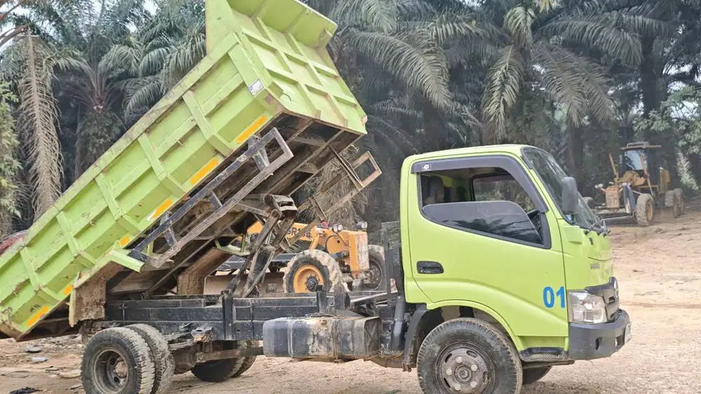 Jual Dump Truck Hino 2023 (21.932 KM)