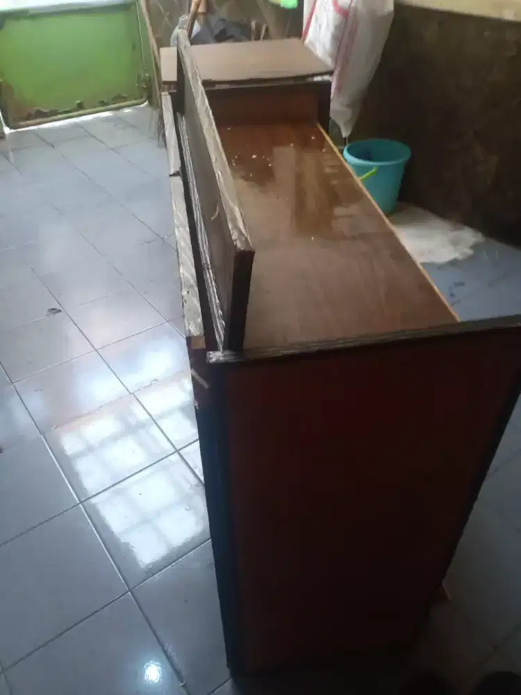 Meja  kayu untuk jualan