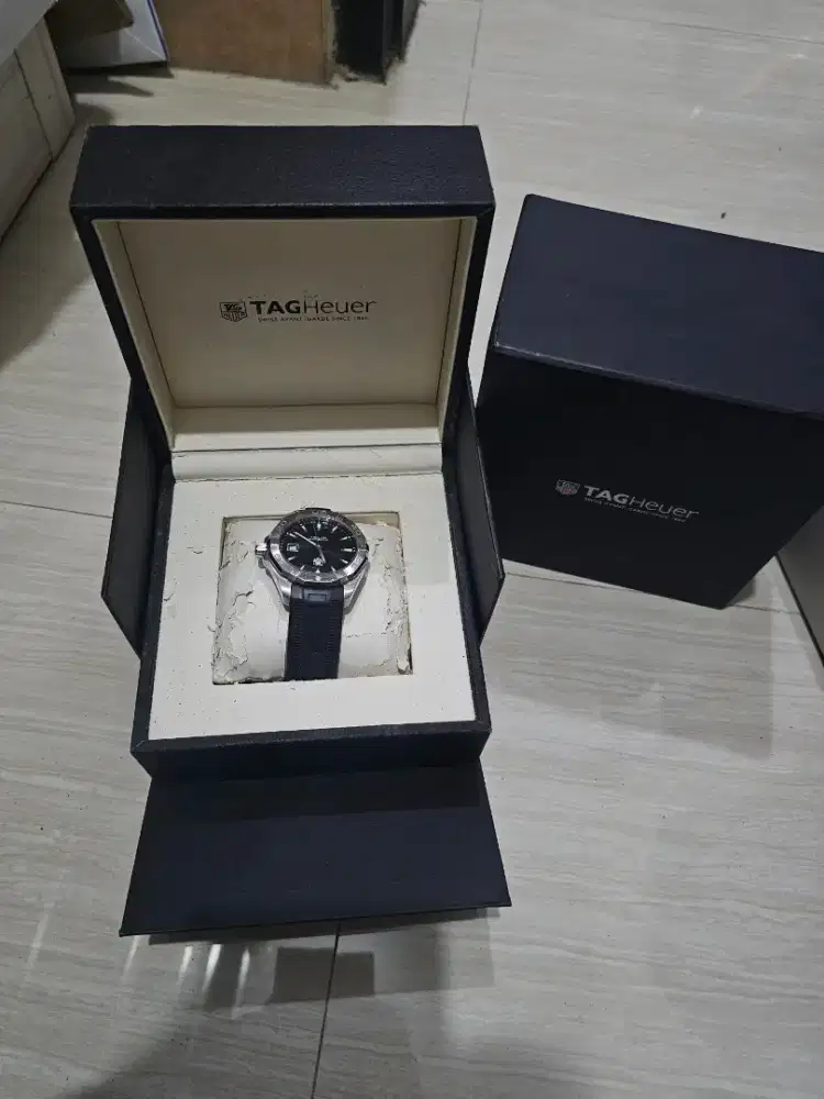 Jam tangan Tag Heuer Aquaracer
