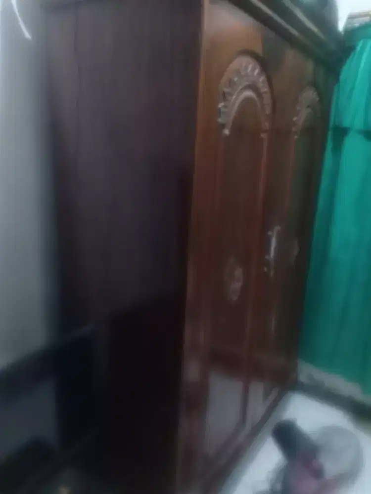Lemari pakaian kayu jati