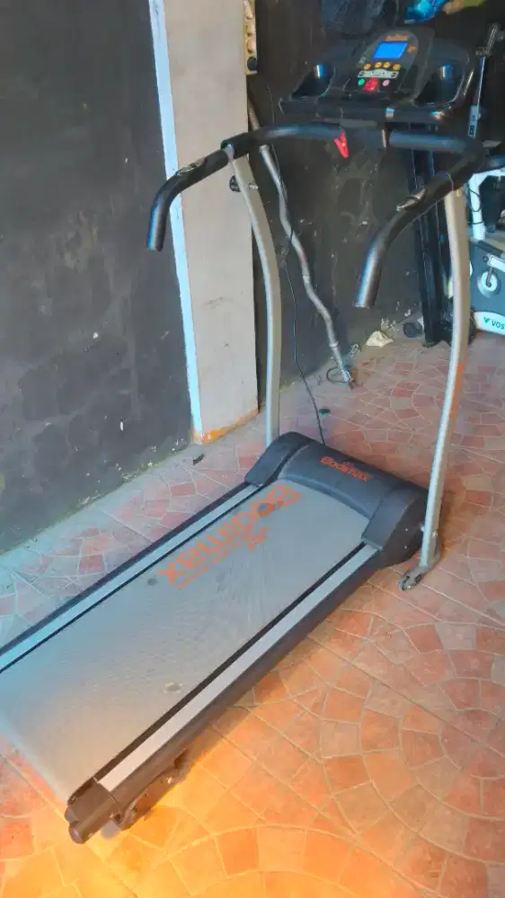 Treadmill bodymax. Alat olahraga fitnes gym lari