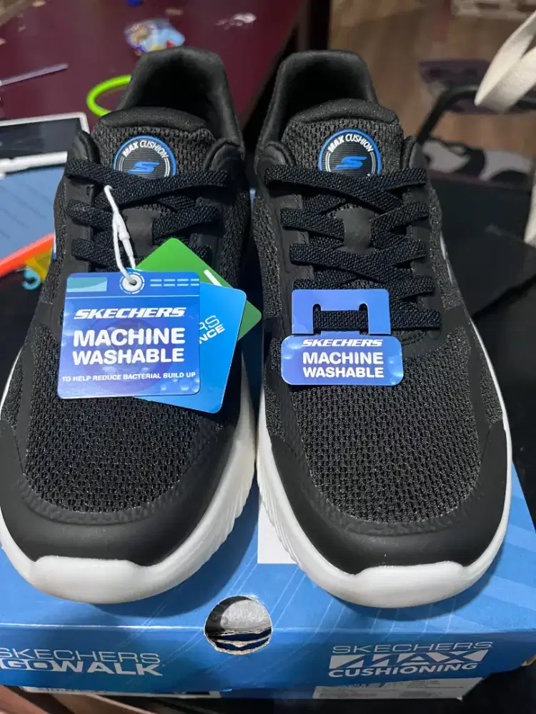 Sepatu skechers