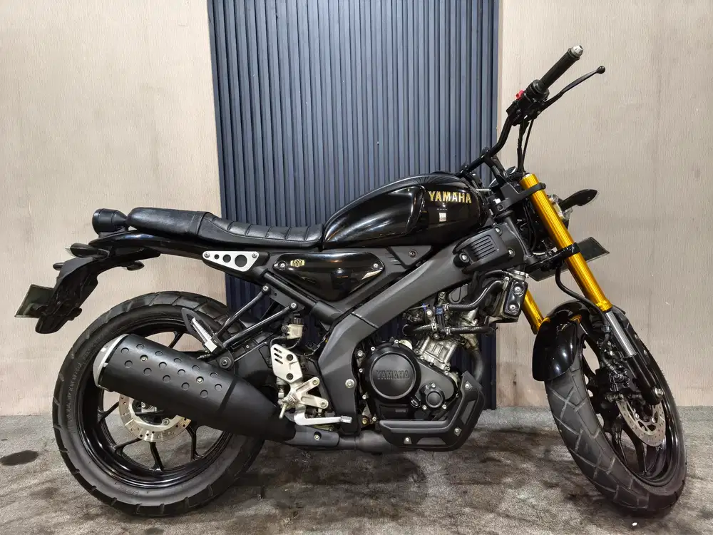 YAMAHA XSR 155 hitam 2023 istimewa mulus terawat siap pakai...