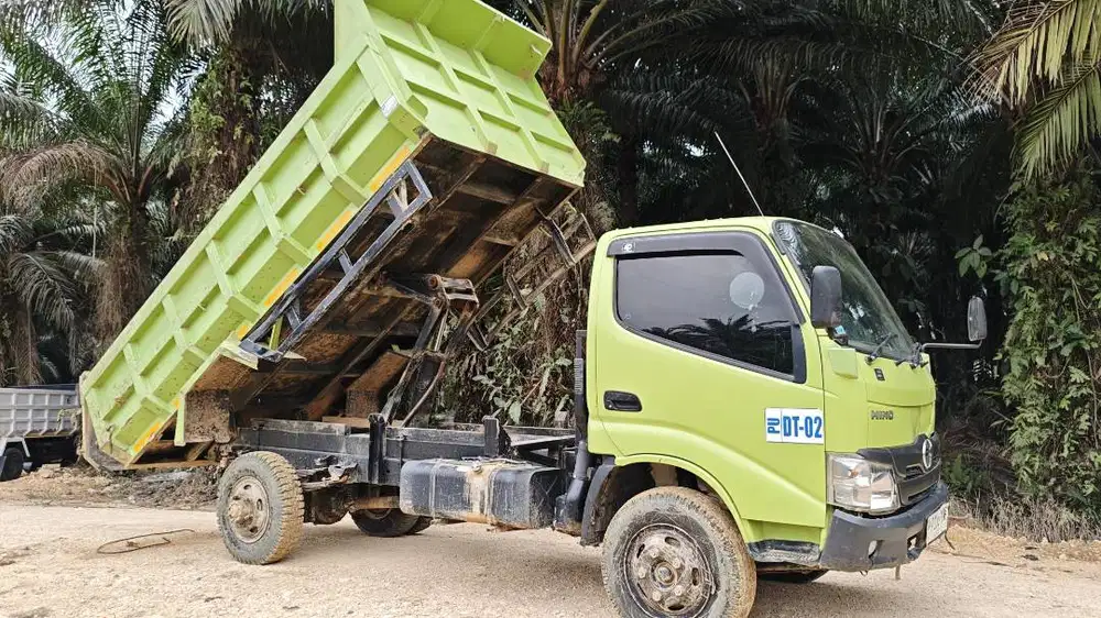 Jual Dump Truck Hino 2023 (32.2652 KM)