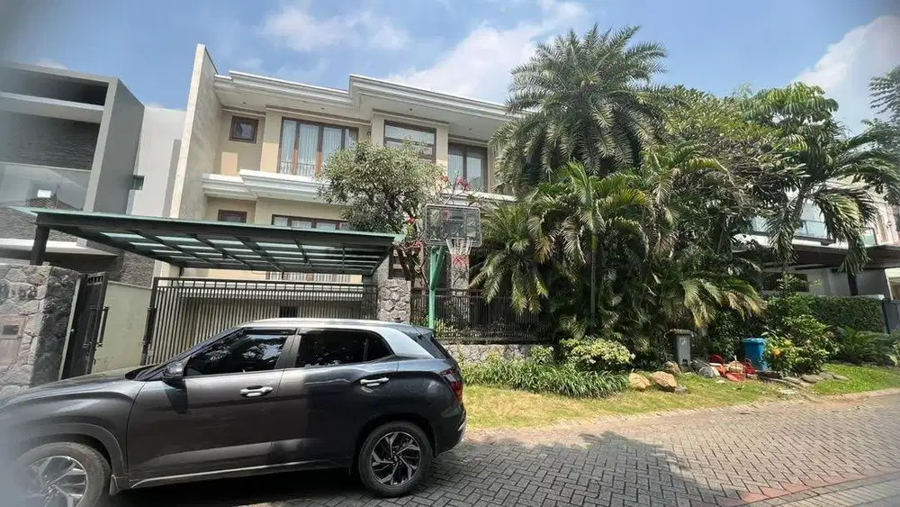 BLOK FAVORIT! RUMAH GRAHA FAMILI / FAMILY BAGUS TERAWAT SPLIT LEVEL
