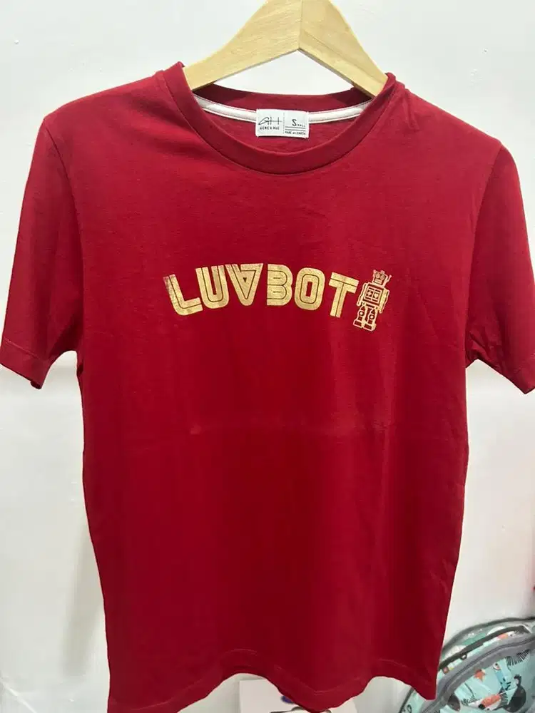 Kaos Wanita Merah