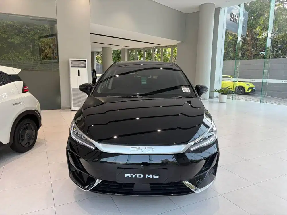 BYD M6 EV Standard 2026