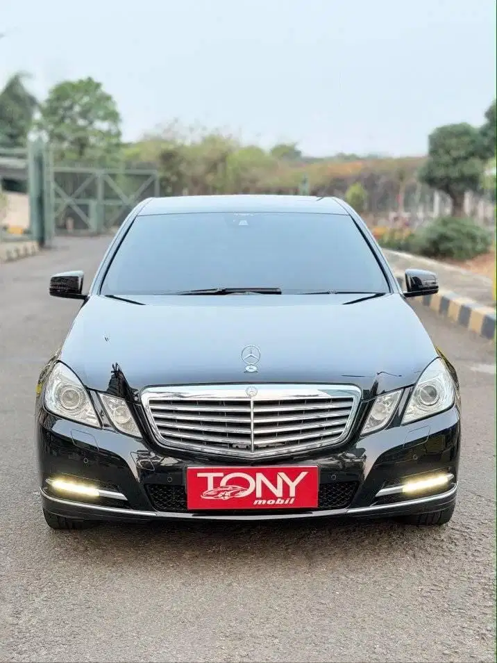 Mercedes Benz E300 Elegance 2011 Hitam