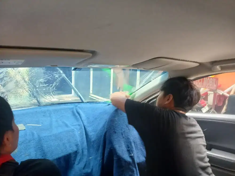 Di cari tukang kaca film