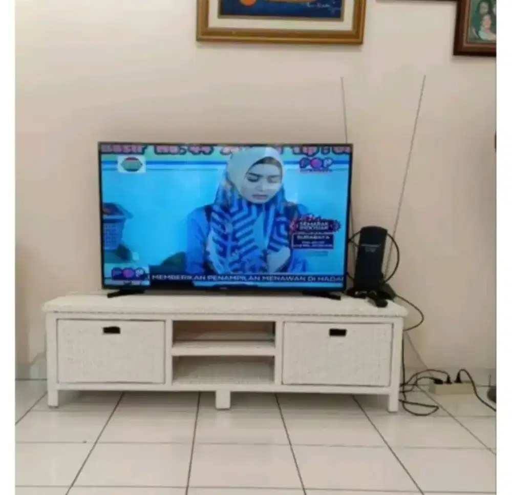 Jual Murah - Meja TV Rotan Putih Maks TV 43inch