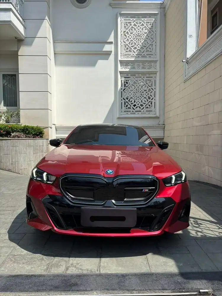 Bmw I5 M60 warna fire red