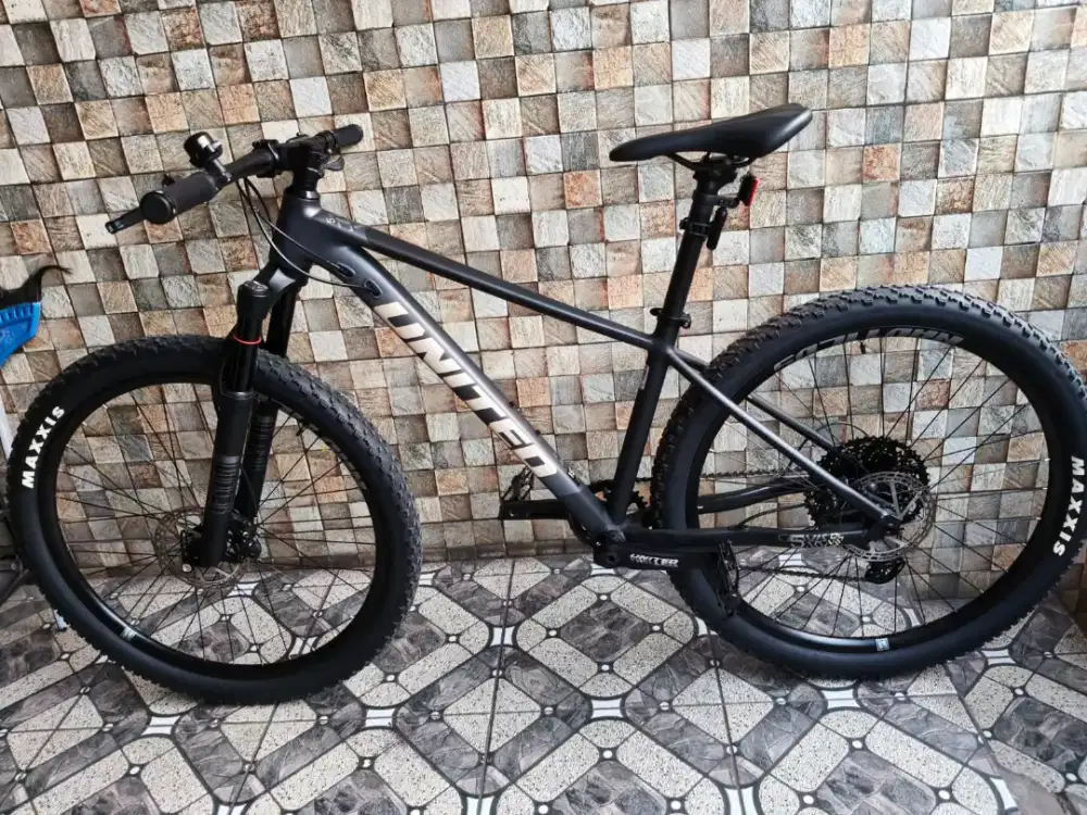 Sepeda United Clovis 5.10 ( 27.5  Size S )