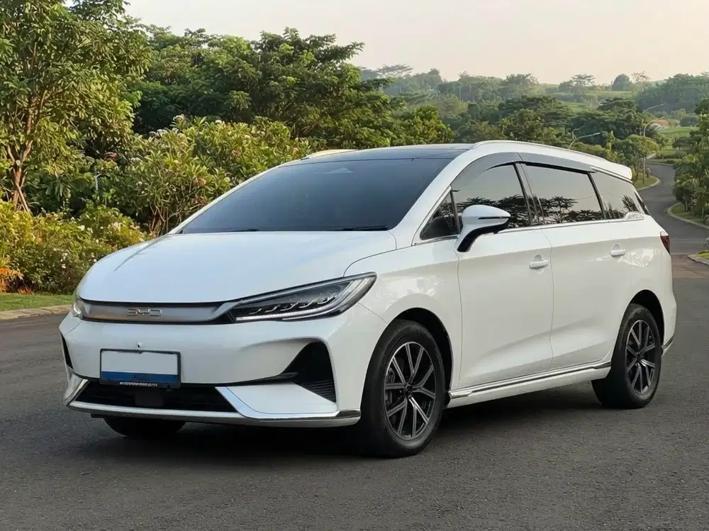 BYD M6 Superior 7seater Ev 2024