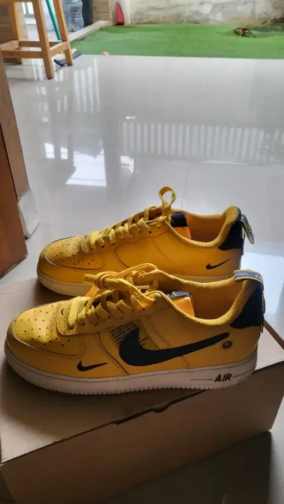 Nike Air Force 1 Low NBA . Yellow