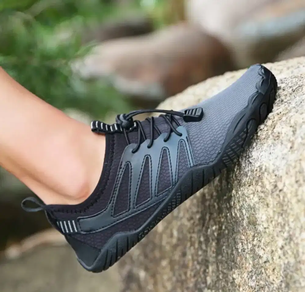 Like new baru 2x pakai Sepatu anti air