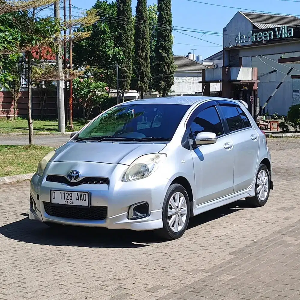 DP 4jt Yaris e manual 2013 silver