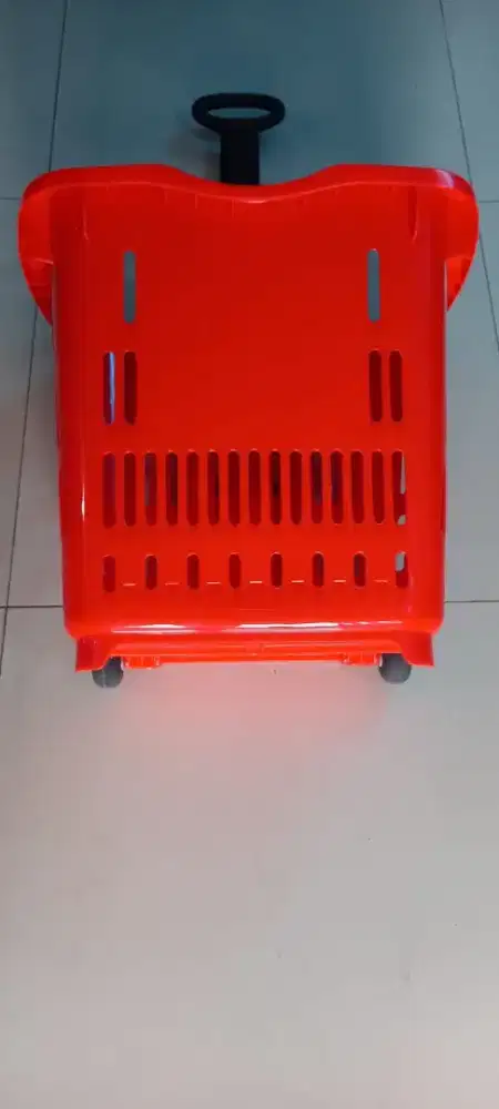 Keranjang belanja ber roda