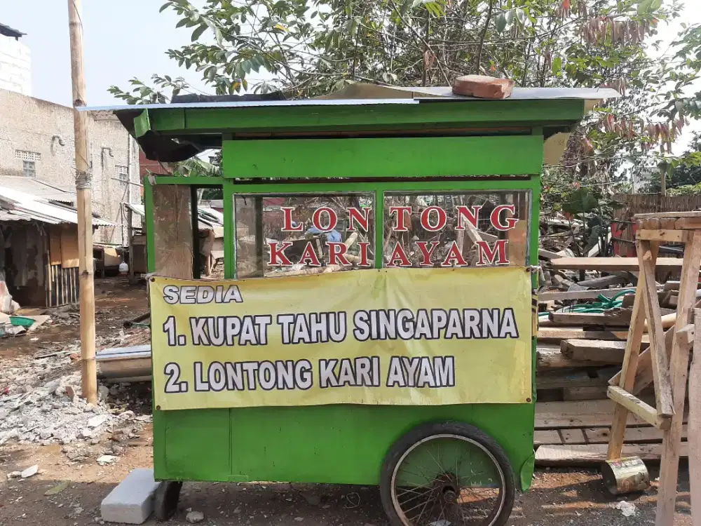 Gerobak Kayu Bekas Jualan Kupat Tahu & Lontong Kari