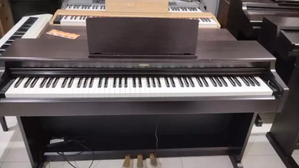 Piano digital Yamaha Arius YDP-164
