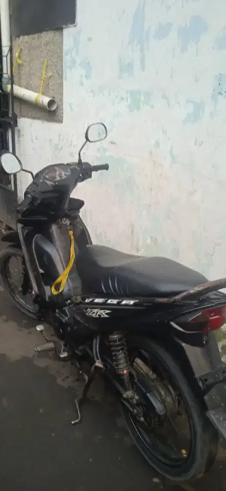Jual aja dari pada GK di pake .motor jalan Vega ZR 2009