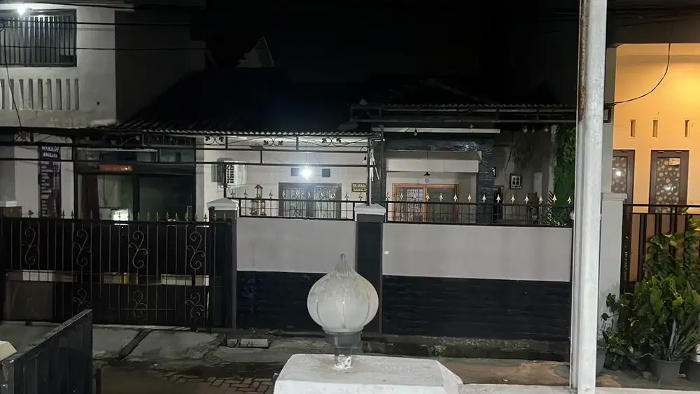 Dijual rumah strategis