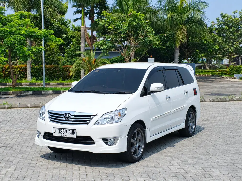 INNOVA BENSIN MATIC G LUXURY 2012 Dp 20 juta