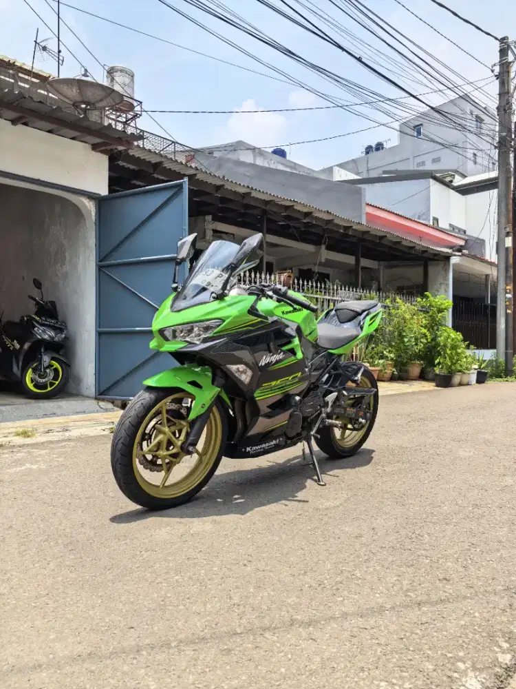 Kawasaki Ninja 250 KRT SE ABS Keyless (Tipe tertinggi)