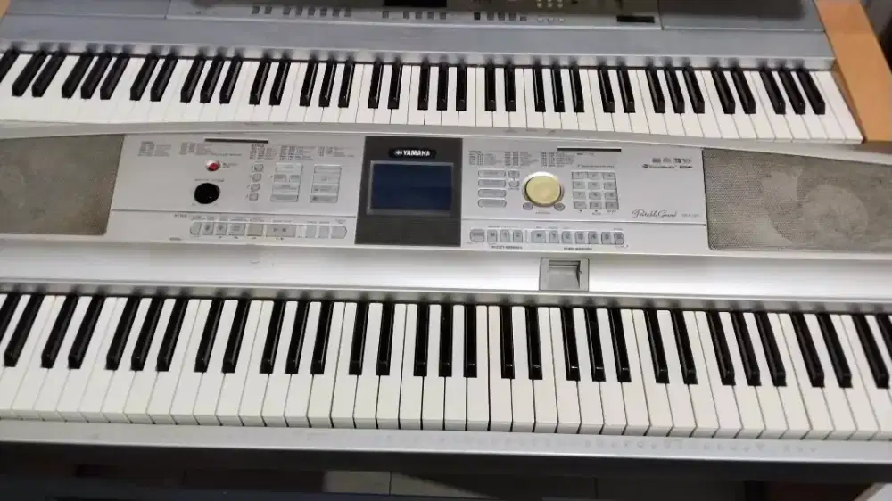 Piano digital Yamaha DGX-505