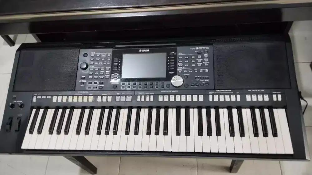 Keyboard Yamaha PSR-S975