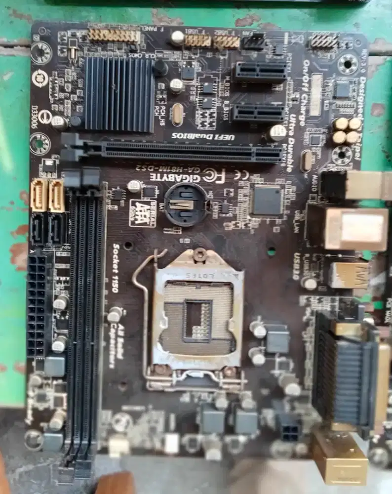 Mobo Gigabyte H81M-DS2  + procie i3 gen 4,  Normal, COD Cijantung Dsk