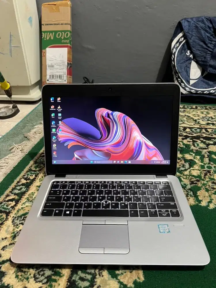 Laptop HP Elitebook 820 G3 Core i5 RAM 8GB SSD 256GB