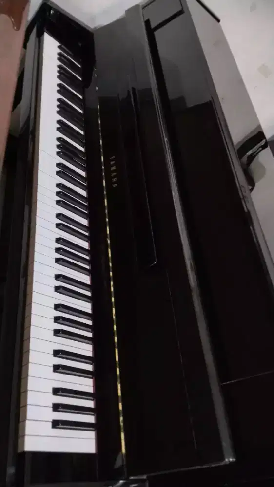 Piano Akustik YAMAHA LU 80