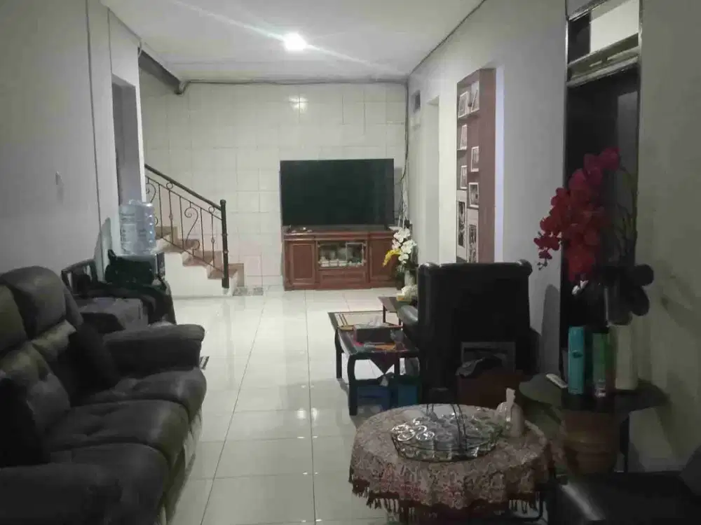 Rumah dua lantai Murah di Batununggal