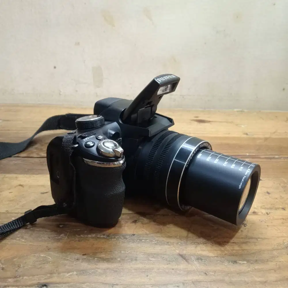 Kamera Fujifilm Finepix S4300 Zoom 26x siap pakai