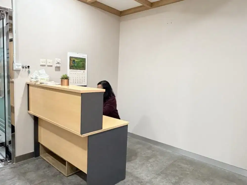 Jual / Sewa Kantor Menara KADIN Kuningan Jakarta Selatan 189 m² Nego