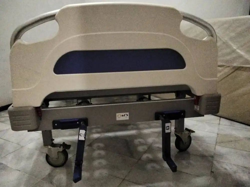 Tempat tidur pasien Acare 2 Crank HCB 703i