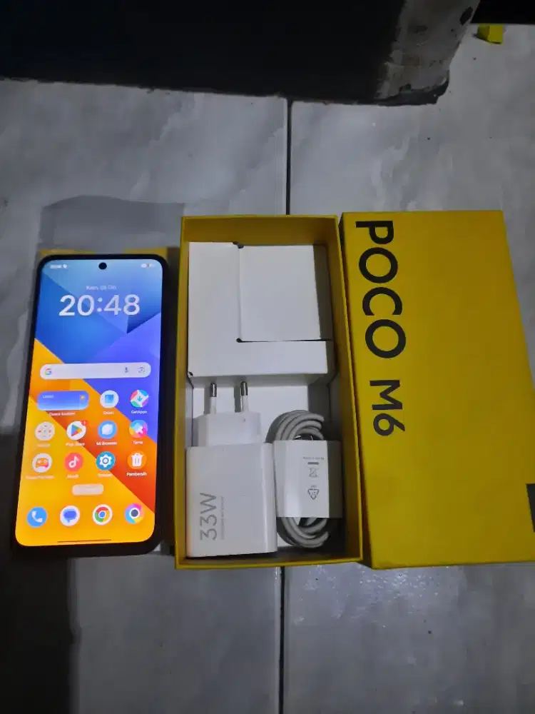 Poco m6 ram 8+8/256 
fullset ori 
minus retak backdor belakang