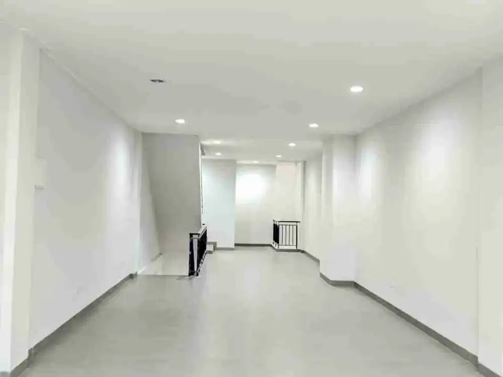 Ruko marina bay hadep jalan raya menuju pik 2 extension siap bisnis