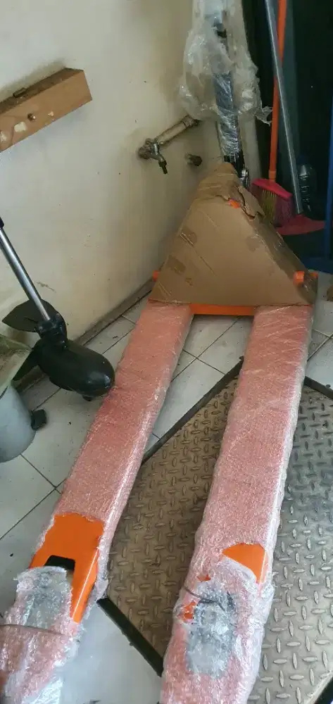 Dijual hand pallet truck 2Ton  Nylon1220.550Mm