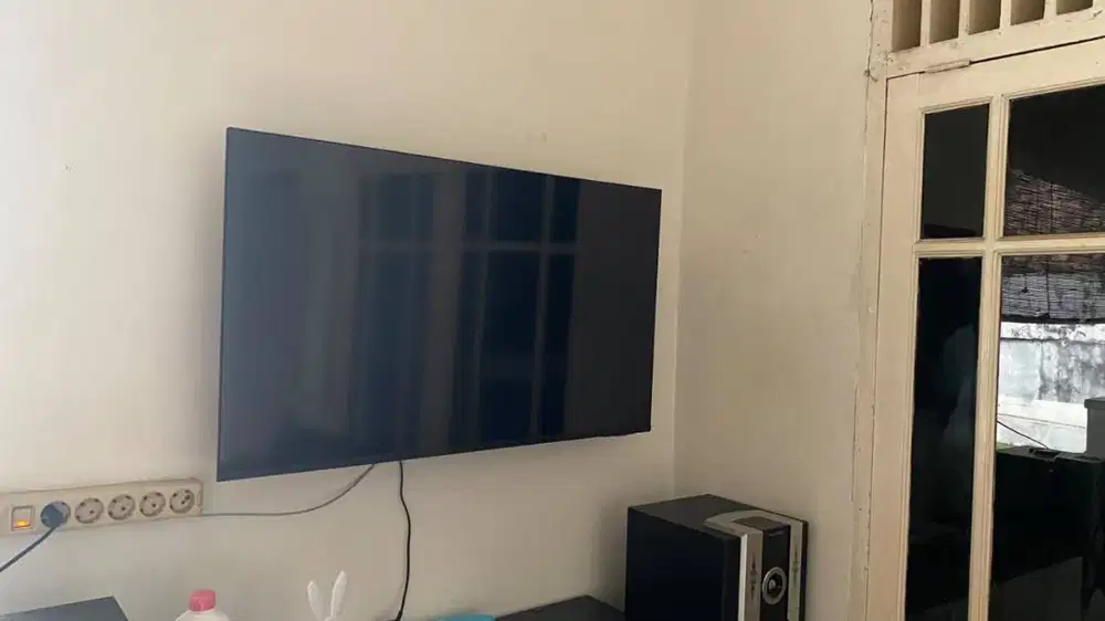 Samsung Smart TV 43 Inch U8000F Crystal UHD Mulus Like New