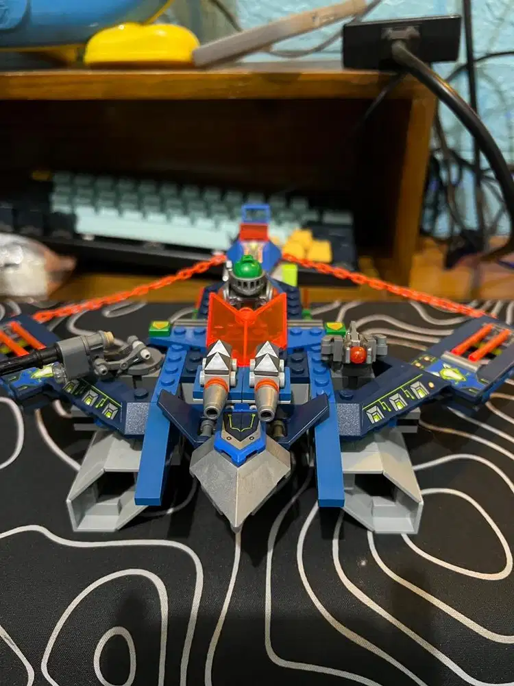 LEGO Nexo Knights: Clay's Falcon Fighter Blaster.