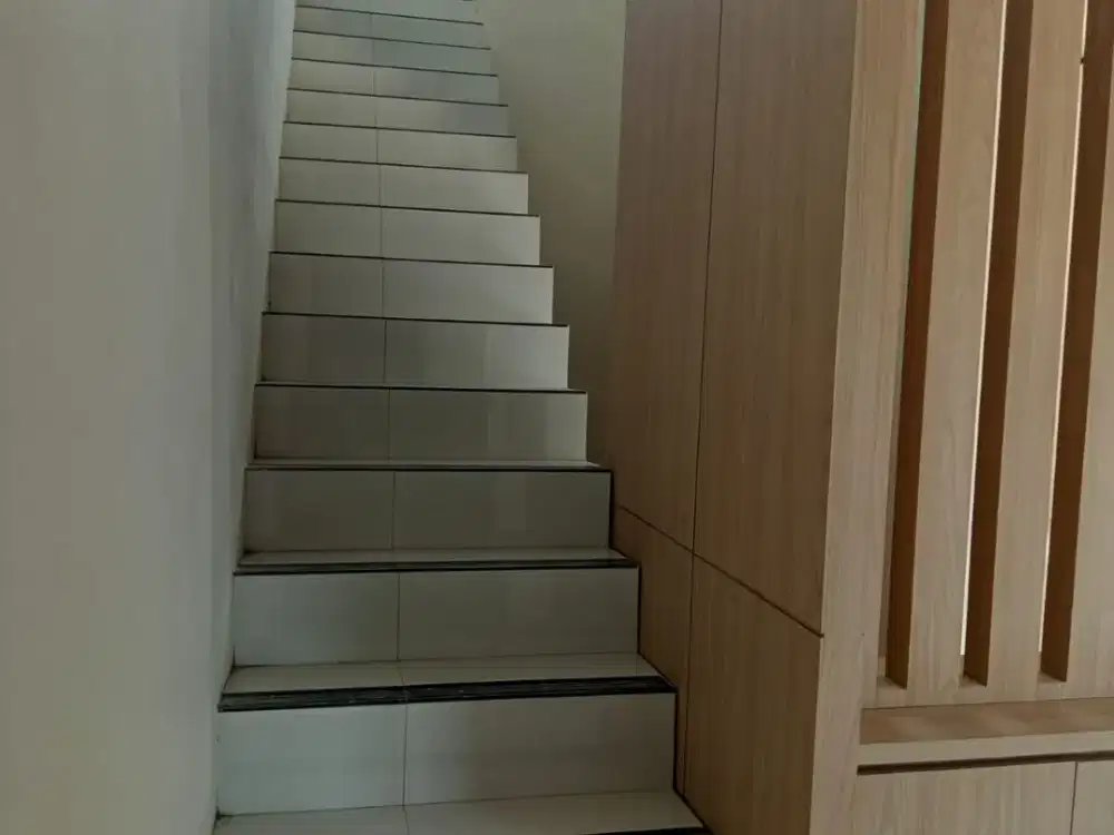 dijual rumah hunian 2 lantai lokasi disolobaru bisa pesan bangun dan ada unit ready