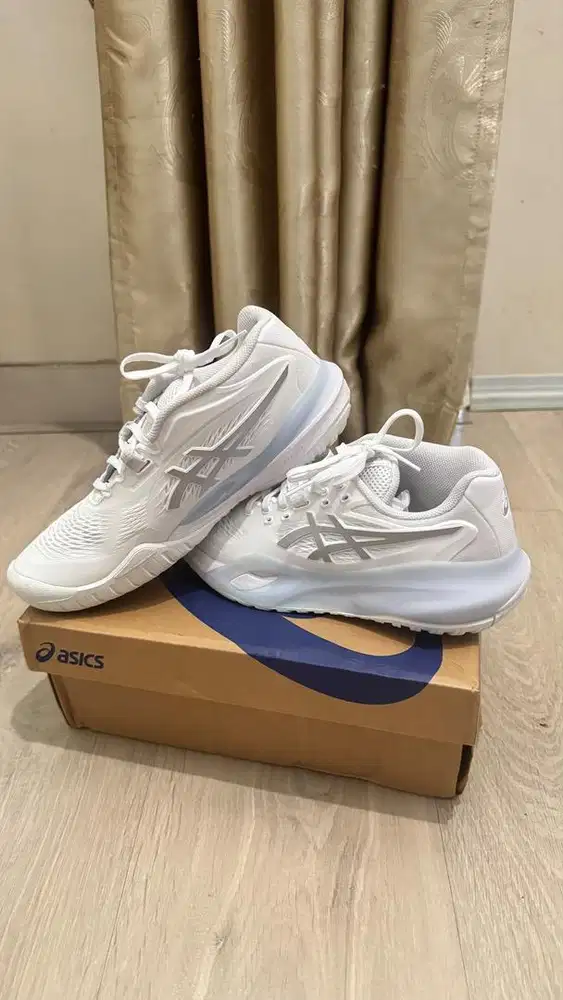 Sepatu padel wanita