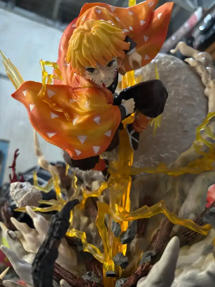 Action FIGURE demon slayer zenitsu