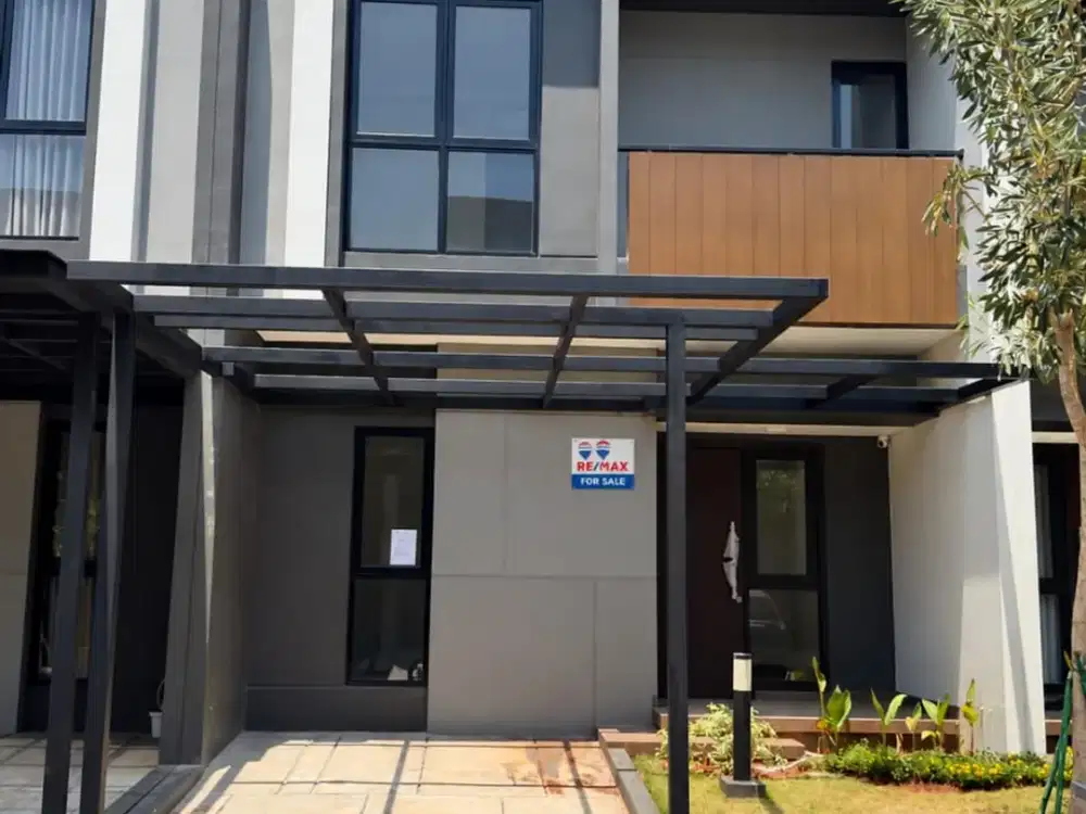 Rumah disewakan Sumarecon crown Gading Bekasi di dalam komplek Cluster Regia Harga 40jt/th