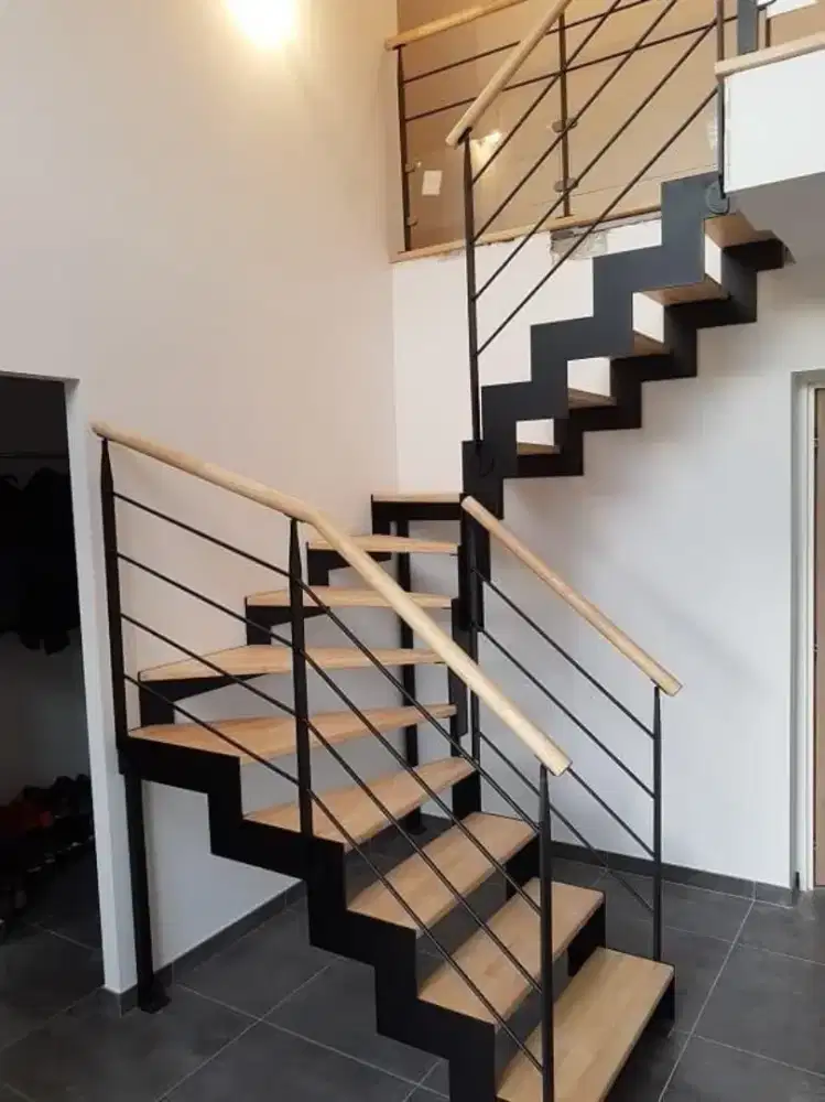 Raling tangga atau pagar stainles kaca balkon