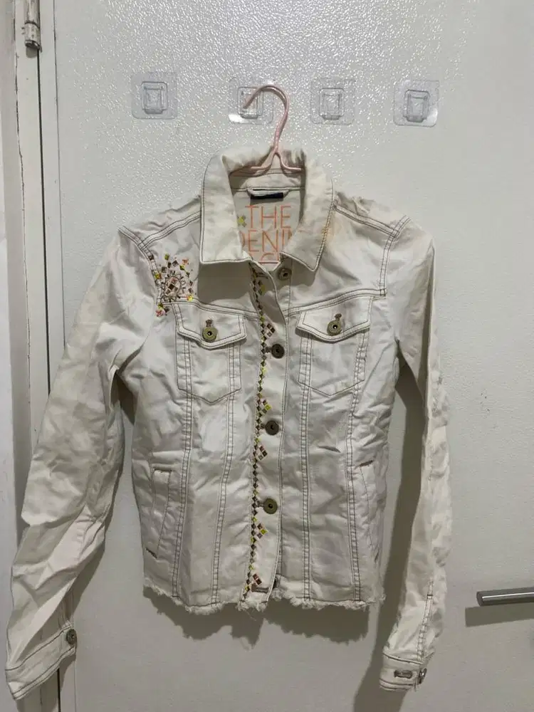 Jaket Denim Putih Wanita