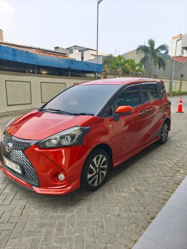 TOYOTA. SIENTA. V.  AT. 16